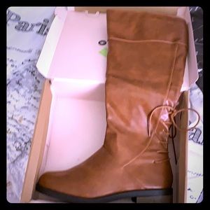 Peanut-butter boots